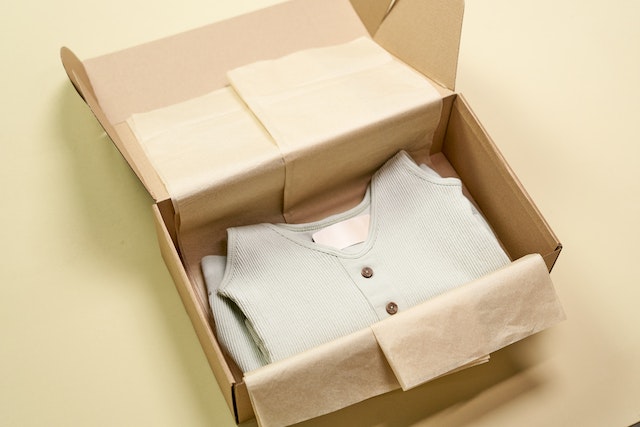 top-clothes-paper-box